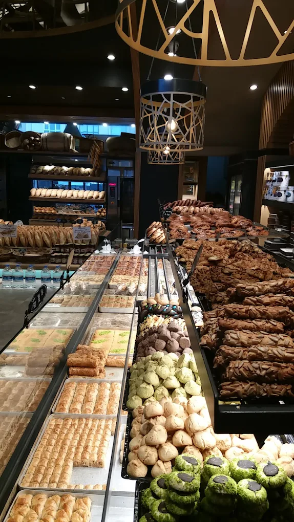 Tatlı ve ekmek vitrini